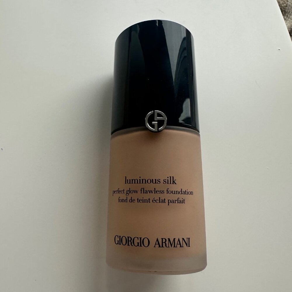 Giorgio Armani Luminous Silk Foundation - Shade 5.25 NEW (no box)